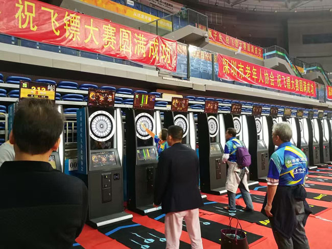 飛鏢機老人賽事